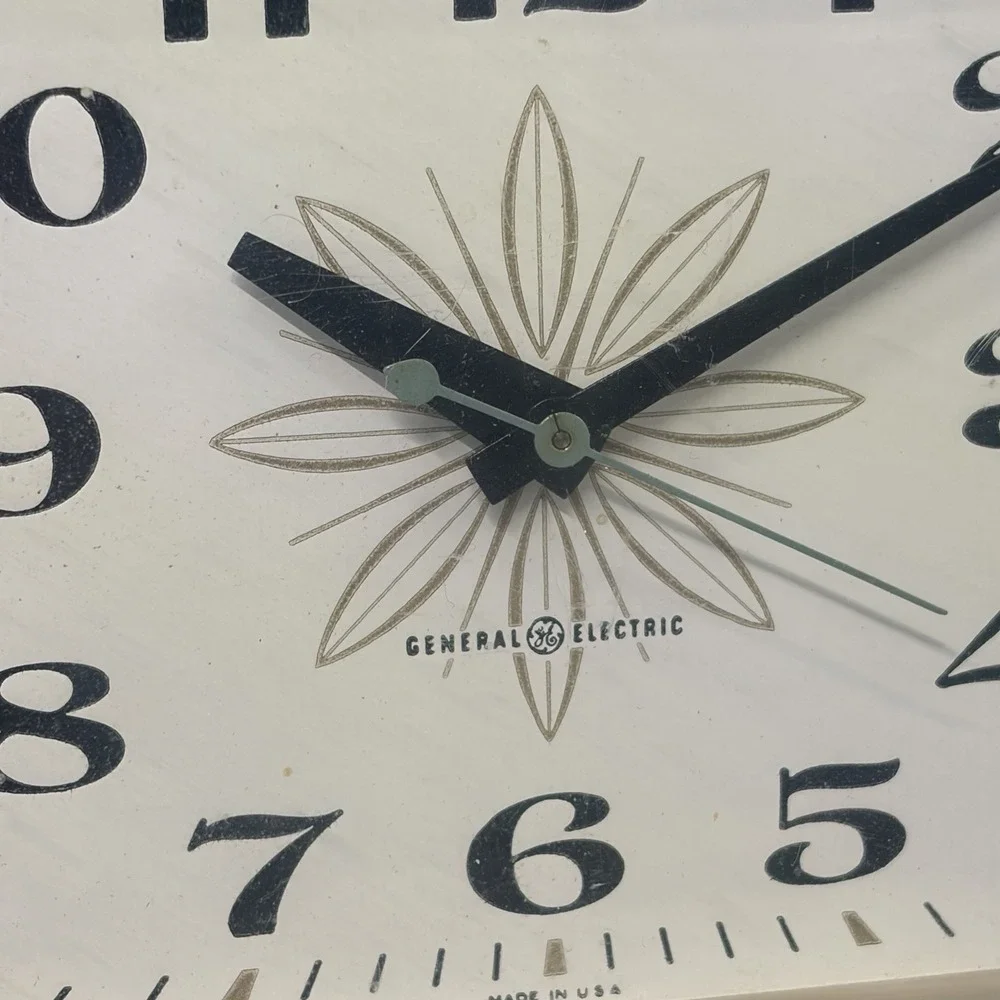 General Electric GE Vintage Kitchen Wall Clock‎ Model 2146 Cutting Board MCM USA